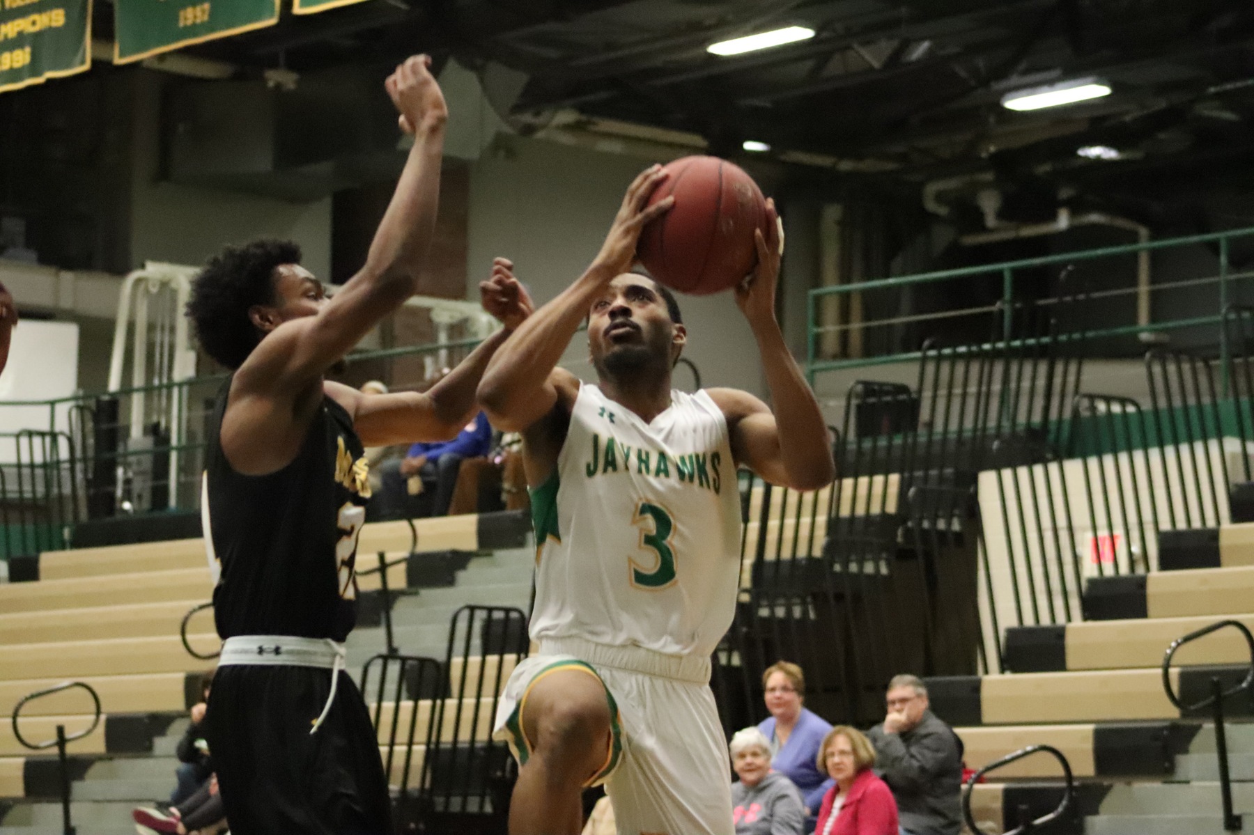 Jayhawks suffer tough road loss at MCC