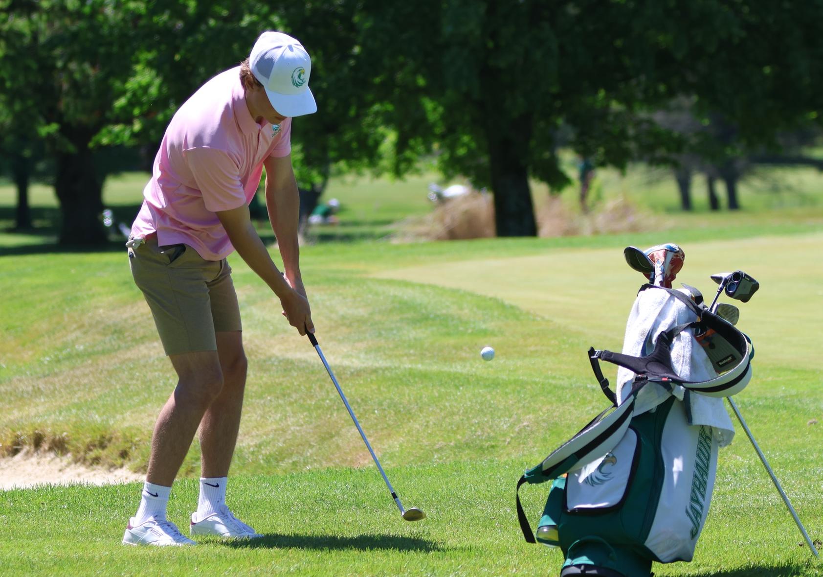 Zach Johnson chipping on day 2 of golf nationals