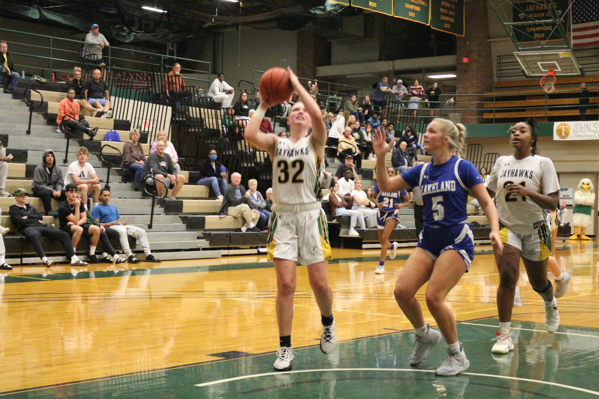 Lundmark Nets 22 Points As Jayhawks Edged Out By Lakers In Season-Opener